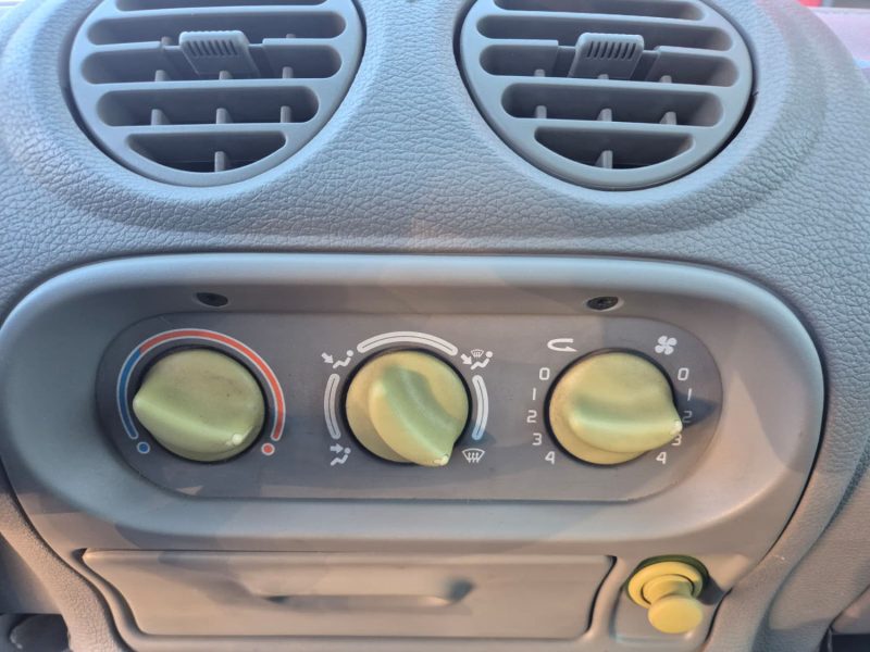 RENAULT TWINGO 1.2I - 8V 2000