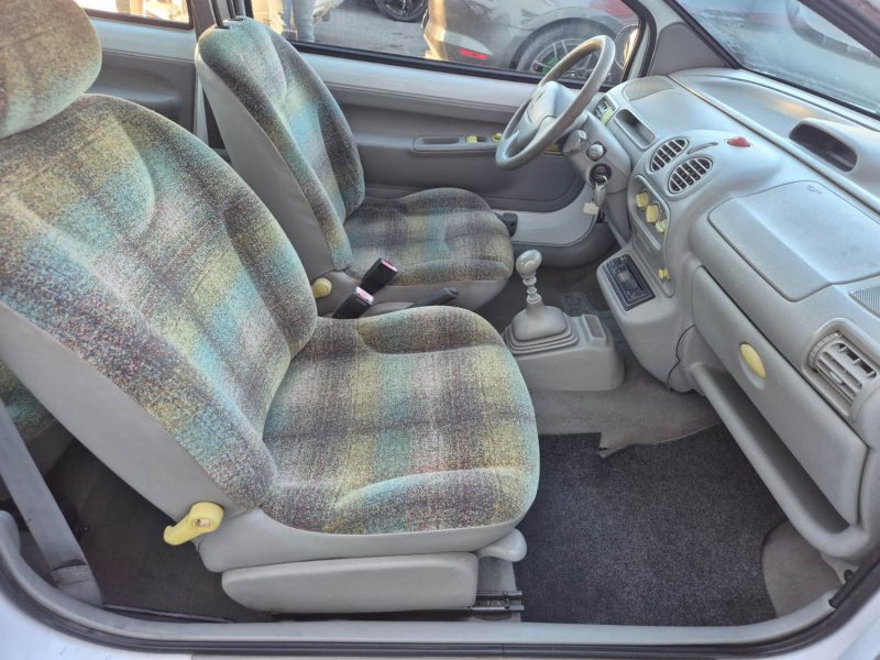 RENAULT TWINGO 1.2I - 8V 2000