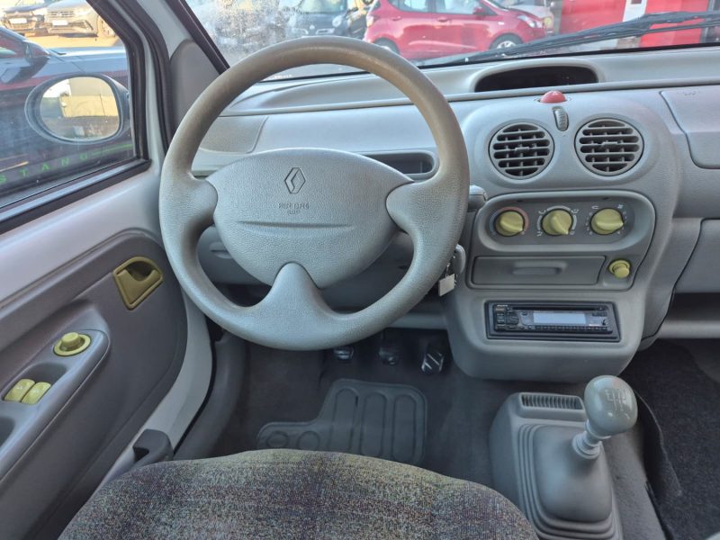 RENAULT TWINGO 1.2I - 8V 2000