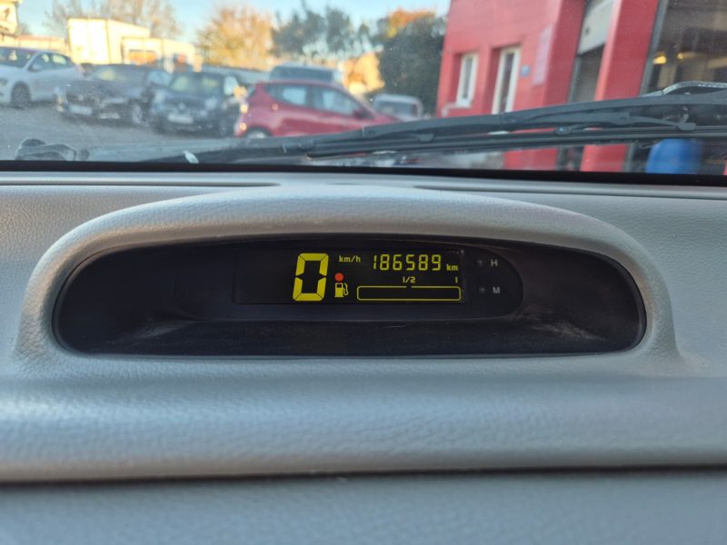 RENAULT TWINGO 1.2I - 8V 2000