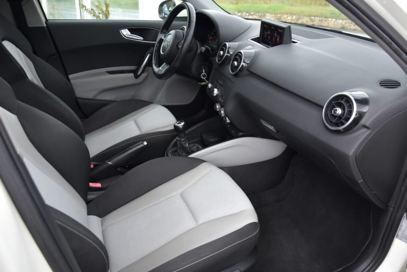 AUDI A1 SPORTBACK 1.2 TFSI 86CH AMBITION + TOIT OUVRANT 2012