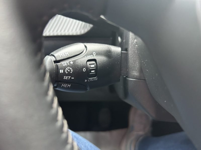 PEUGEOT 208 1.2 Like Apple Carplay & Android Auto  / Garantie 12 Mois