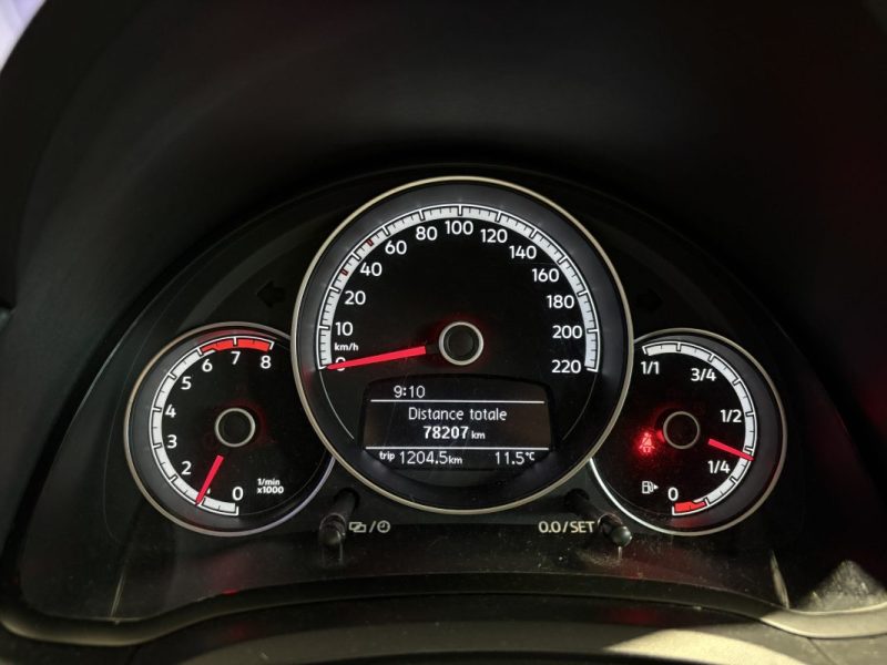 Volkswagen UP 90ch - CROSS UP  - Radars de recul - Bluetooth - Commande au volants  - jeune permis 