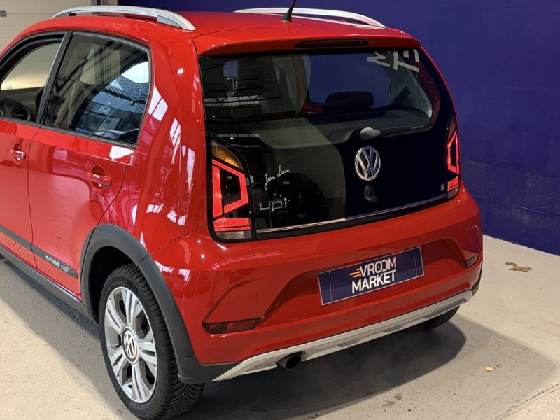 Volkswagen UP 90ch - CROSS UP  - Radars de recul - Bluetooth - Commande au volants  - jeune permis 