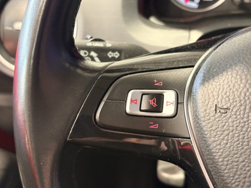 Volkswagen UP 90ch - CROSS UP  - Radars de recul - Bluetooth - Commande au volants  - jeune permis 
