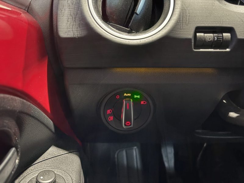 Volkswagen UP 90ch - CROSS UP  - Radars de recul - Bluetooth - Commande au volants  - jeune permis 