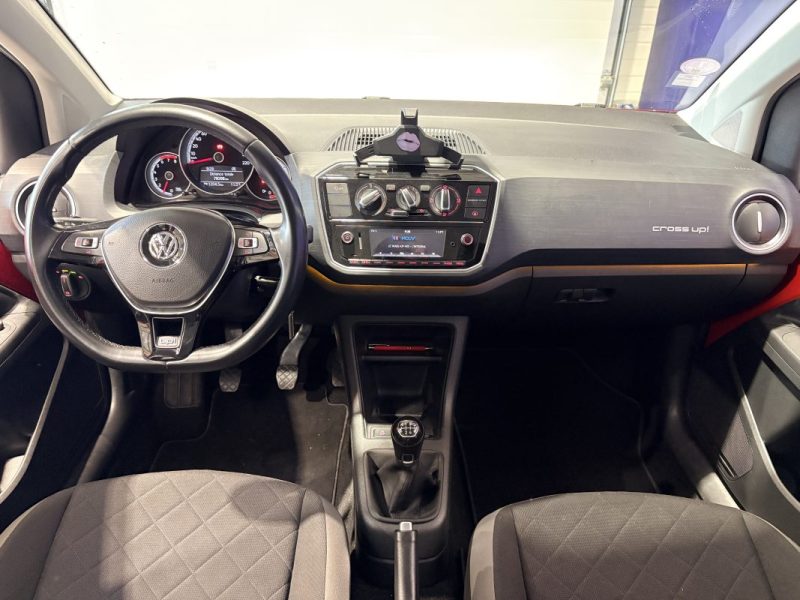 Volkswagen UP 90ch - CROSS UP  - Radars de recul - Bluetooth - Commande au volants  - jeune permis 