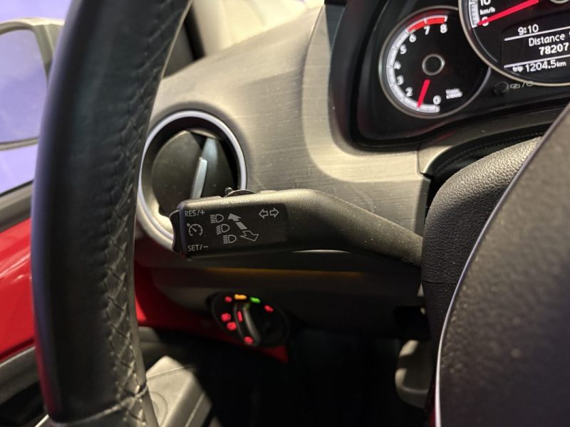 Volkswagen UP 90ch - CROSS UP  - Radars de recul - Bluetooth - Commande au volants  - jeune permis 