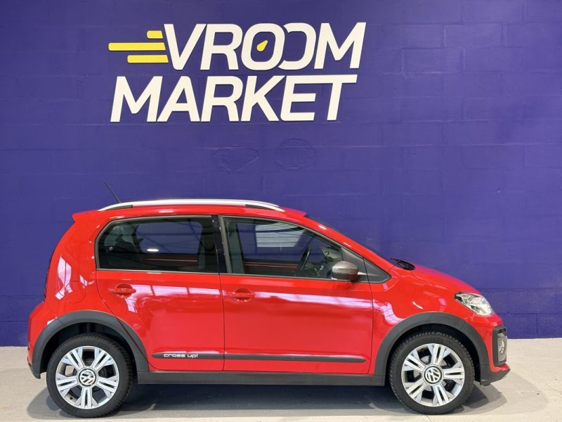 Volkswagen UP 90ch - CROSS UP  - Radars de recul - Bluetooth - Commande au volants  - jeune permis 