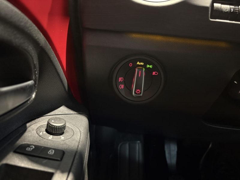 Volkswagen UP 90ch - CROSS UP  - Radars de recul - Bluetooth - Commande au volants  - jeune permis 