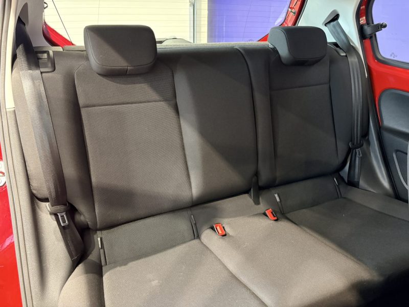 Volkswagen UP 90ch - CROSS UP  - Radars de recul - Bluetooth - Commande au volants  - jeune permis 