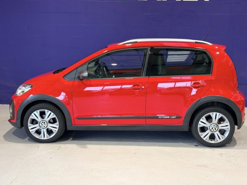 Volkswagen UP 90ch - CROSS UP  - Radars de recul - Bluetooth - Commande au volants  - jeune permis 