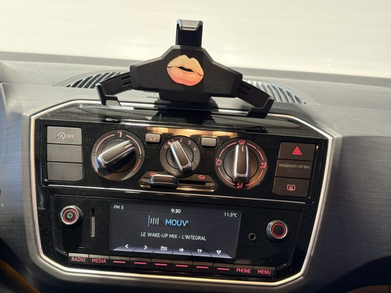 Volkswagen UP 90ch - CROSS UP  - Radars de recul - Bluetooth - Commande au volants  - jeune permis 