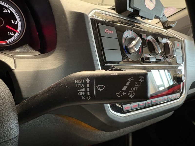 Volkswagen UP 90ch - CROSS UP  - Radars de recul - Bluetooth - Commande au volants  - jeune permis 