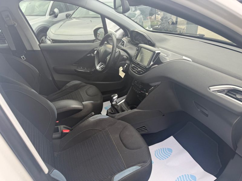 PEUGEOT 208 1.2 VTI 82CH ALLURE  2013