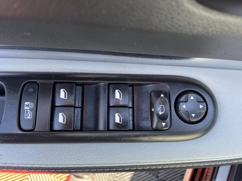 PEUGEOT 3008 1.6 E-HDI115  ROLAND GARROS BMP6     GARANTIE 3/12 MOIS 2013