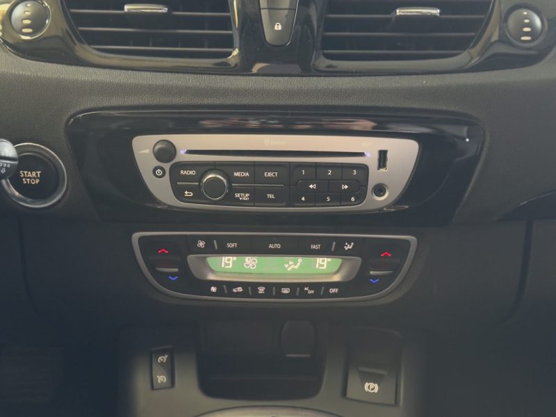 RENAULT SCENICIII 1.6 DCI 130CH INITIALE PARIS 7 PLACES/ATTACHE REMORQUE/TOIT OUVRANT 2014