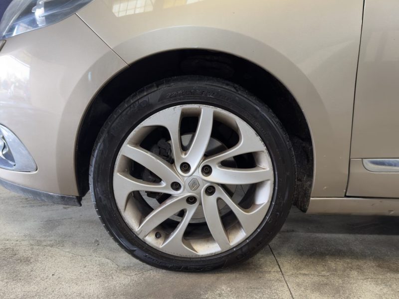 RENAULT SCENICIII 1.6 DCI 130CH INITIALE PARIS 7 PLACES/ATTACHE REMORQUE/TOIT OUVRANT 2014