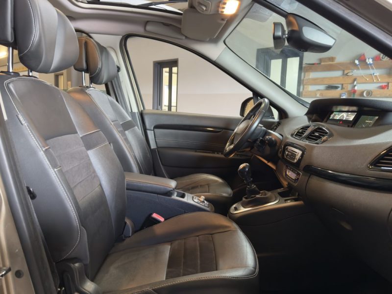 RENAULT SCENICIII 1.6 DCI 130CH INITIALE PARIS 7 PLACES/ATTACHE REMORQUE/TOIT OUVRANT 2014