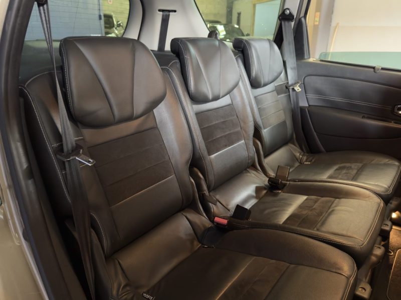 RENAULT SCENICIII 1.6 DCI 130CH INITIALE PARIS 7 PLACES/ATTACHE REMORQUE/TOIT OUVRANT 2014