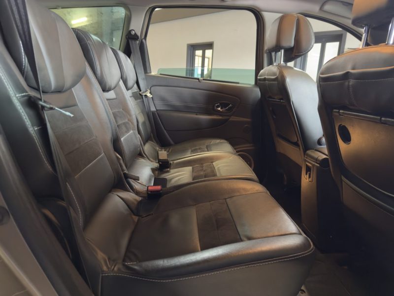 RENAULT SCENICIII 1.6 DCI 130CH INITIALE PARIS 7 PLACES/ATTACHE REMORQUE/TOIT OUVRANT 2014