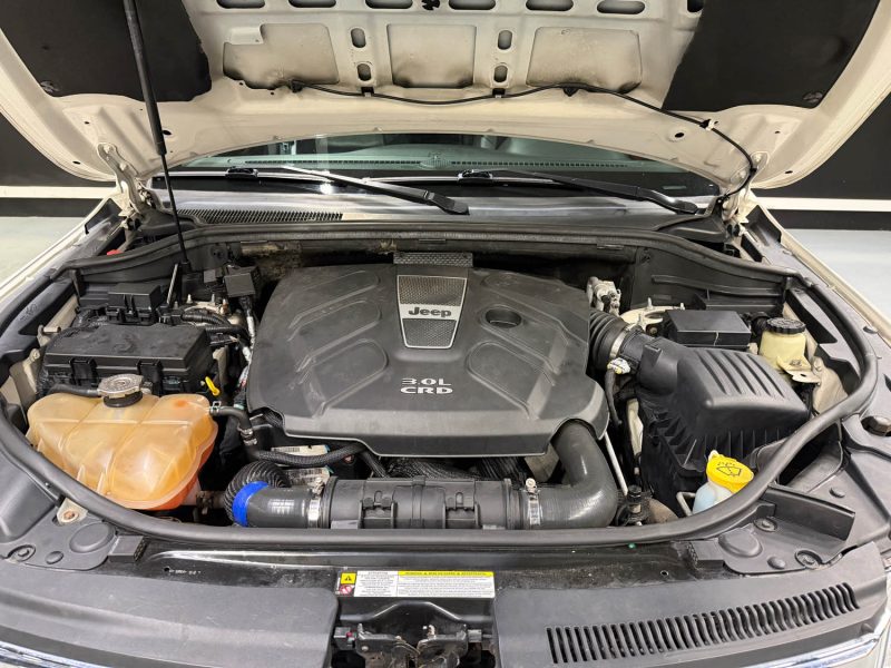 JEEP GRAND CHEROKEE LAREDO 2012