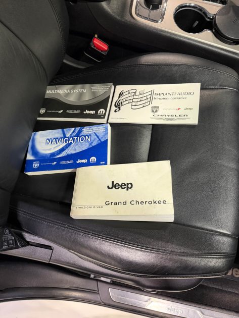 JEEP GRAND CHEROKEE LAREDO 2012