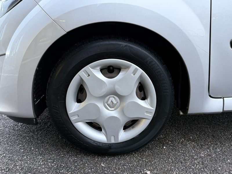 RENAULT TWINGO II 1.5 DCI 65 Clim