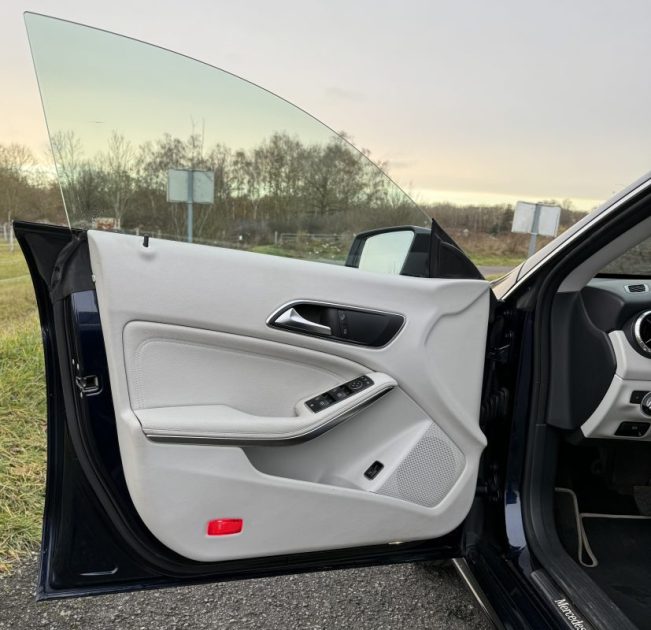 MERCEDES CLASSE CLA 180D BREAK SENSATION BVA 7G-TRONIC 109ch / TOIT OUVRANT PANORAMIQUE 