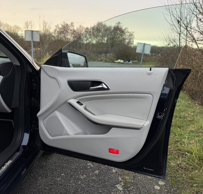 MERCEDES CLASSE CLA 180D BREAK SENSATION BVA 7G-TRONIC 109ch / TOIT OUVRANT PANORAMIQUE 