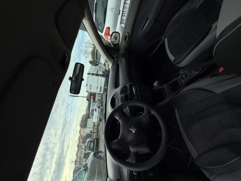 PEUGEOT 206 XR PRESENCE 1.4 1999