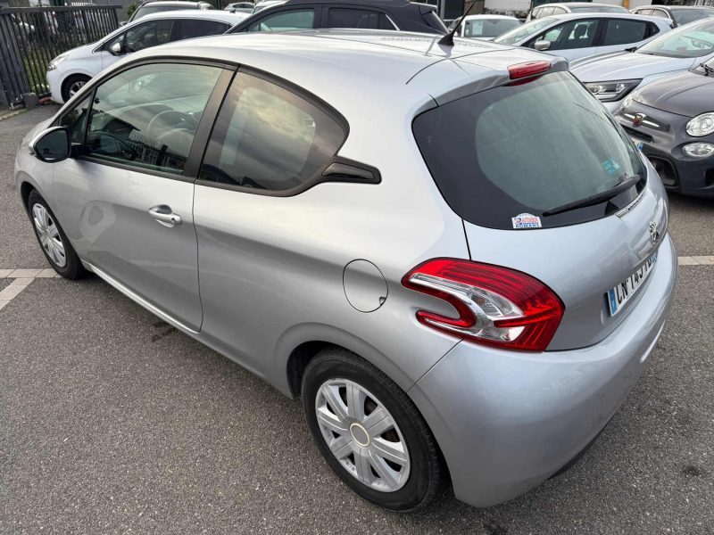 PEUGEOT 208 1.2 VTI 82CH GARANTIE 