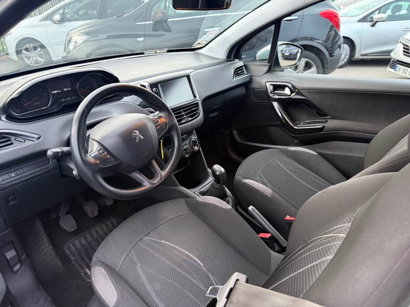 PEUGEOT 208 1.2 VTI 82CH GARANTIE 