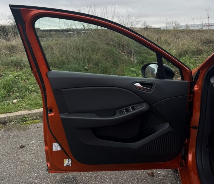 RENAULT CLIO V 1.3TCE 130ch INITIAL EDC6 / Apple CarPlay / Feux LED / CAMÉRA DE RECUL