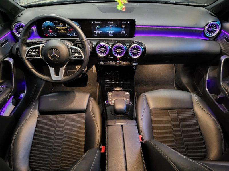 MERCEDES CLASSE A 180 136 PROGRESSIVE LINE SEMI-CUIR / CAMERA / CARPLAY / PACK LUMIERES D'AMBIANCES