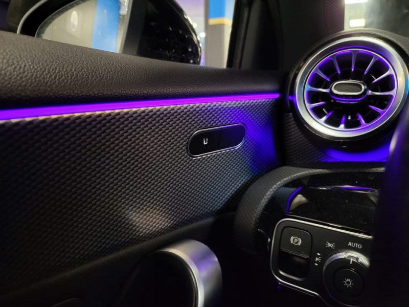 MERCEDES CLASSE A 180 136 PROGRESSIVE LINE SEMI-CUIR / CAMERA / CARPLAY / PACK LUMIERES D'AMBIANCES