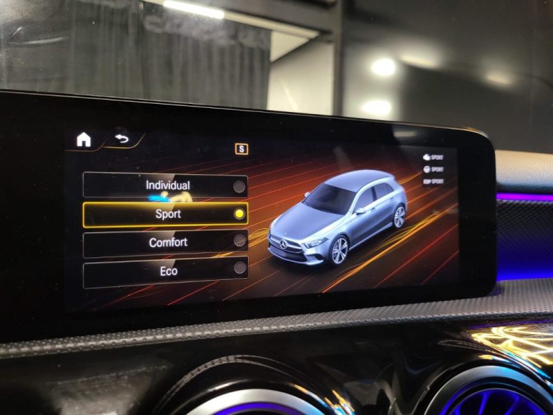 MERCEDES CLASSE A 180 136 PROGRESSIVE LINE SEMI-CUIR / CAMERA / CARPLAY / PACK LUMIERES D'AMBIANCES