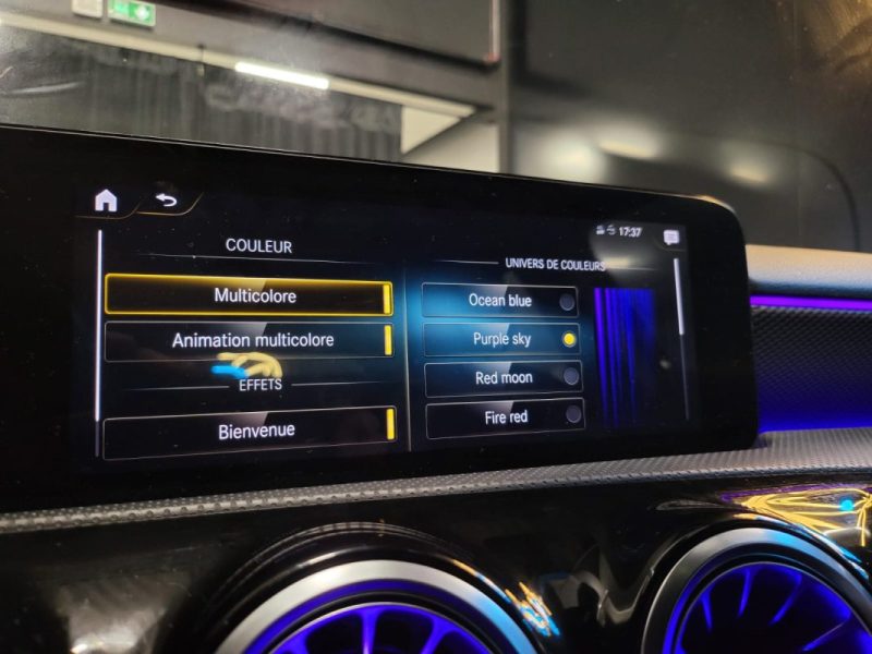 MERCEDES CLASSE A 180 136 PROGRESSIVE LINE SEMI-CUIR / CAMERA / CARPLAY / PACK LUMIERES D'AMBIANCES