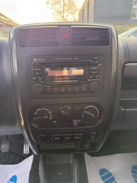 SUZUKI JIMNY VVT JLX 1.3l 85CV 1ERE MAIN 3P