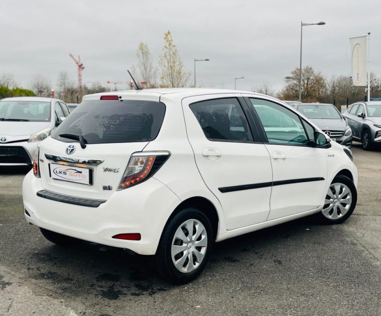 TOYOTA YARIS III 1.5 HYBRID 100h BUSINESS
