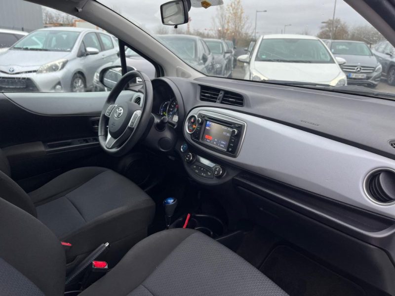 TOYOTA YARIS III 1.5 HYBRID 100h BUSINESS