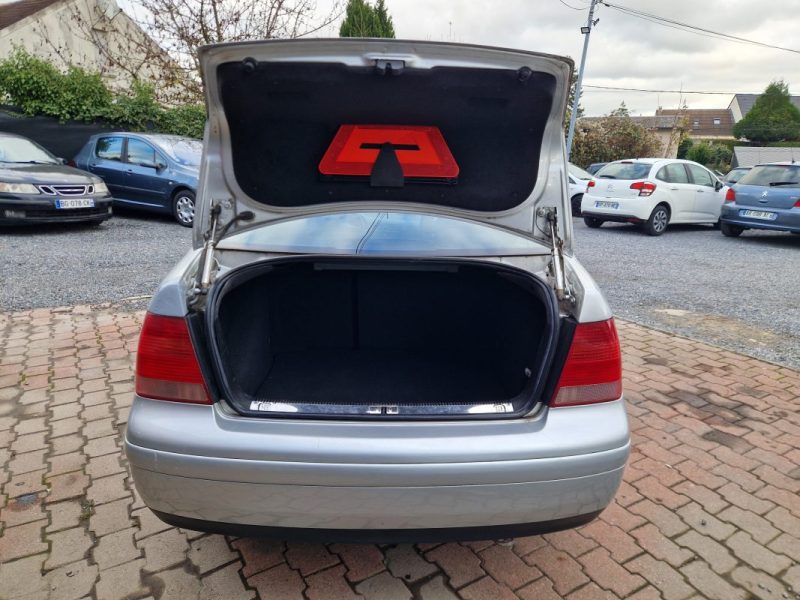 VOLKSWAGEN BORA  1.6L 105CV *PACIFIC* GARANTIE REVISEE 