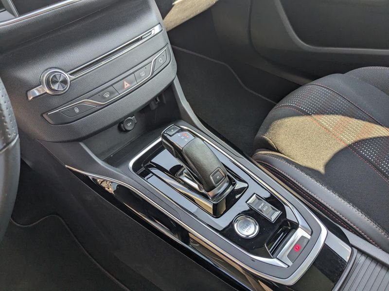 Peugeot 308 1.2i PureTech 12V S&S - 130 BV EAT8 II 2013 BERLINE GT Line