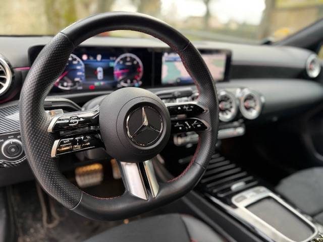 MERCEDES CLASSE A  180 D 116CH AMG LINE 8G-DCT / FULL OPTIONS  / 1ERE MAIN 