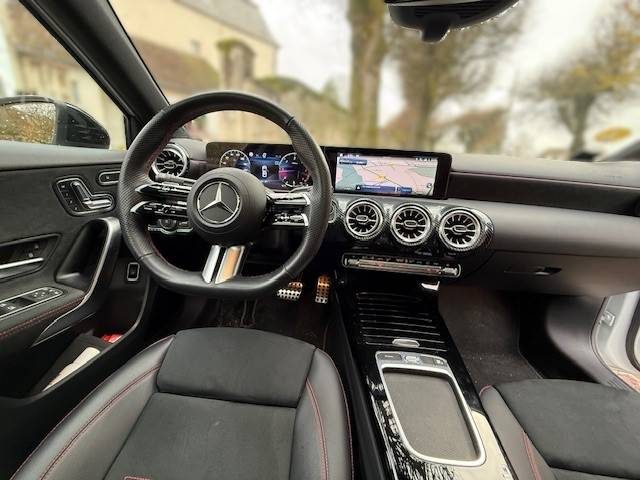 MERCEDES CLASSE A  180 D 116CH AMG LINE 8G-DCT / FULL OPTIONS  / 1ERE MAIN 