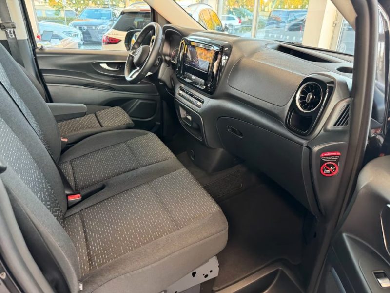 Mercedes VITO 116 4MATIC LONG 9 PLACES R1800