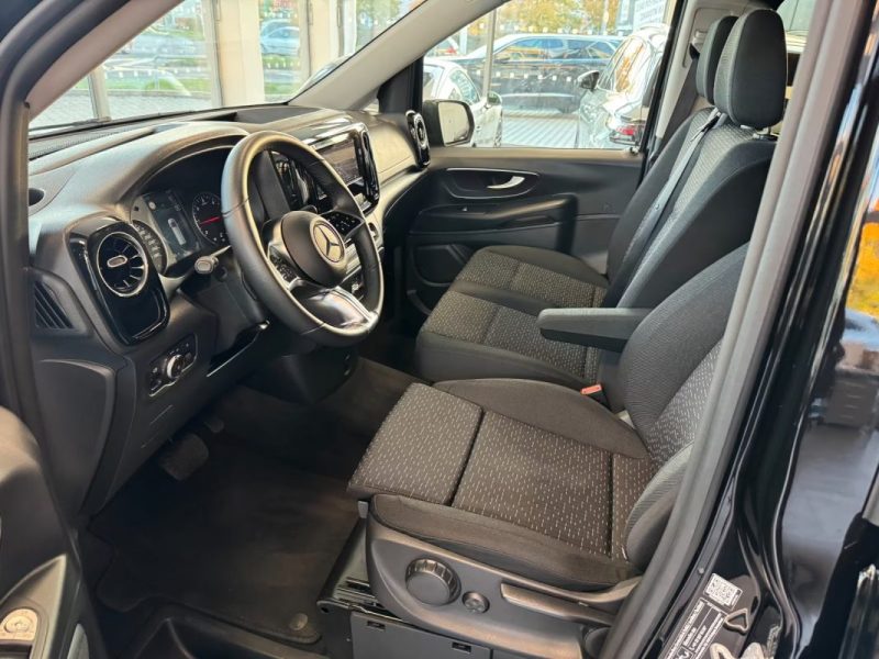 Mercedes VITO 116 4MATIC LONG 9 PLACES R1800