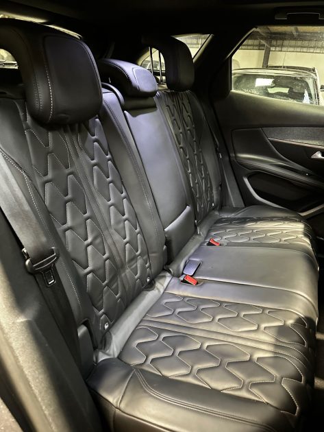 MAGNIFIQUE PEUGEOT 3008 GT LINE 1.6 180 CH (SUIVI D’ENTRETIEN PEUGEOT, SONO FOCAL, TOIT OUVRANT,