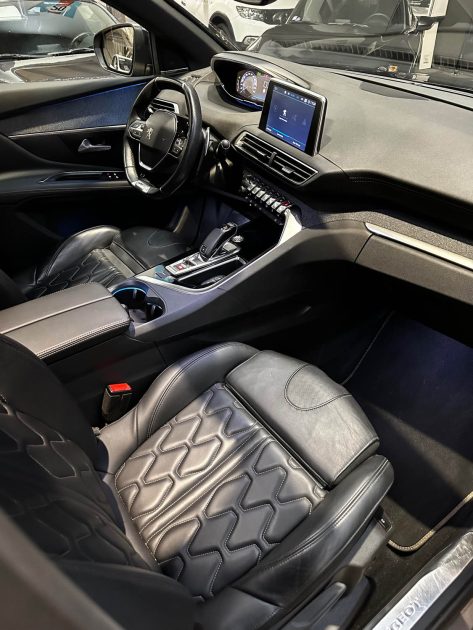 MAGNIFIQUE PEUGEOT 3008 GT LINE 1.6 180 CH (SUIVI D’ENTRETIEN PEUGEOT, SONO FOCAL, TOIT OUVRANT,