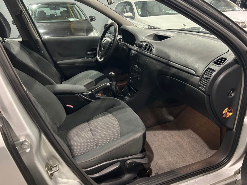 RENAULT LAGUNA 1.6I 16V 109CH